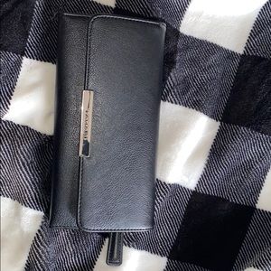 Brand new Tahari wallet slightly used